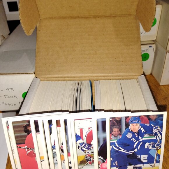 Hockey Mystery Packs - Picture 2 of 12